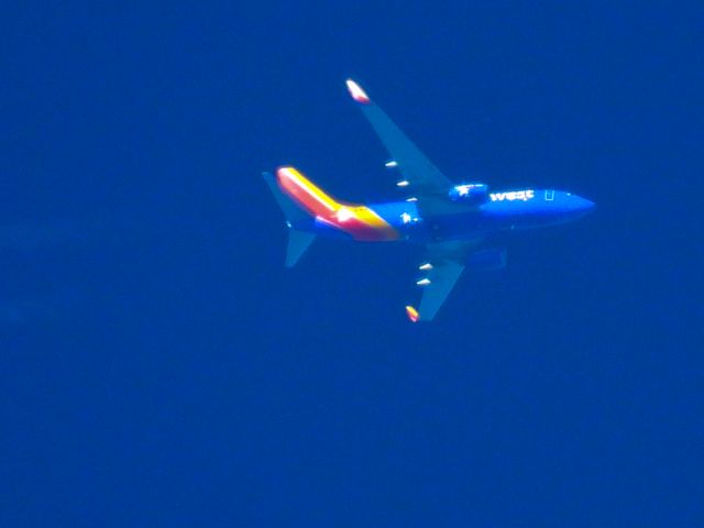Boeing 737-700 (N7825A)