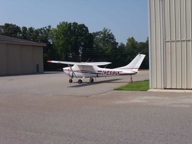 Cessna Skylane (N3482U) - Parked at CCO