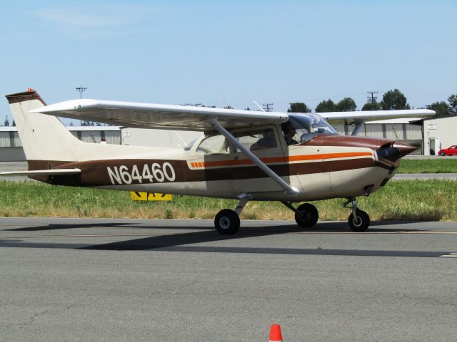 Cessna Skyhawk (N64460) - Taxiing to ramp