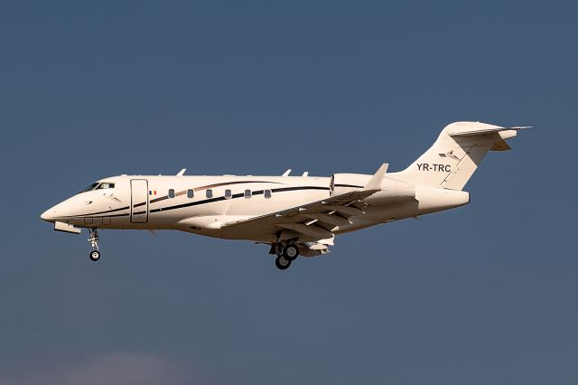 Bombardier Challenger 300 (YR-TRC)