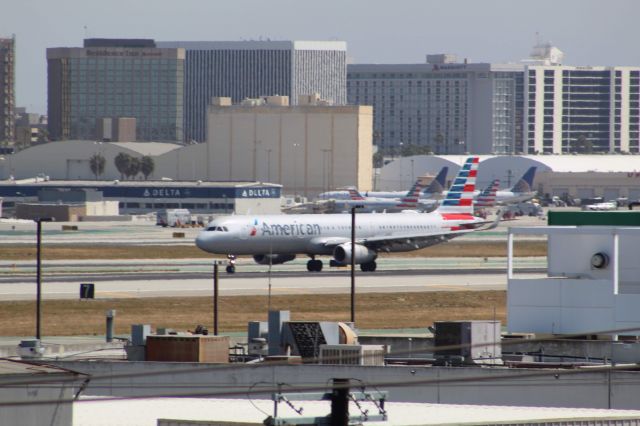 Airbus A321 (N133AN)