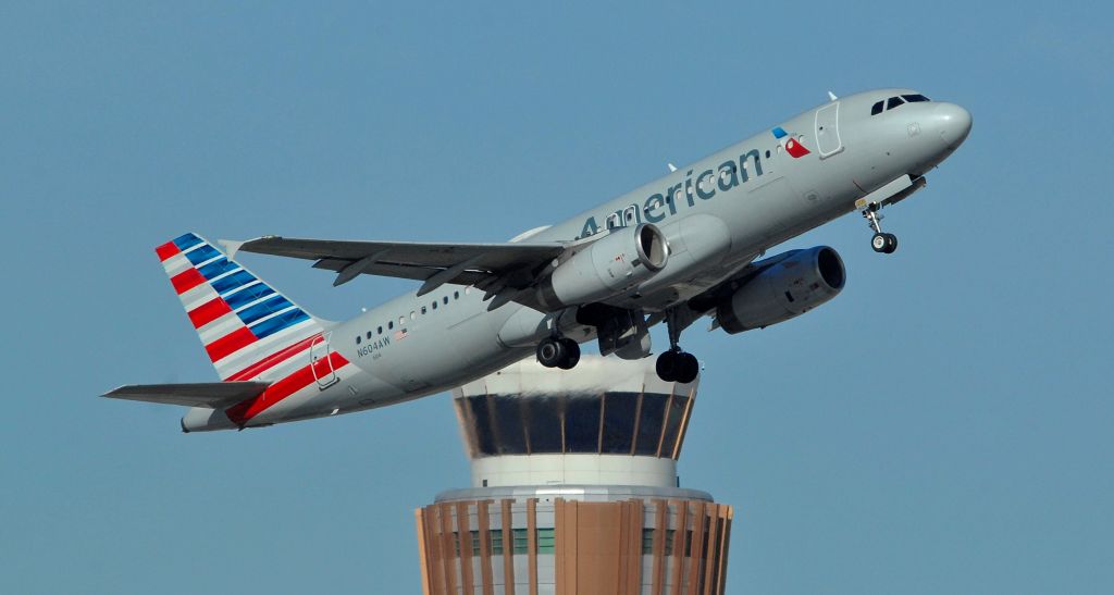 Airbus A320 (N604AW) - phoenix sky harbor international airport 14JAN21