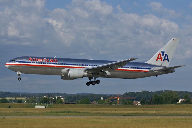 BOEING 767-300 (N347AN) - Boeing 767-323ER  American Airlines  LSZH Zurich-Kloten Airport  Switzerland  21.June 2011