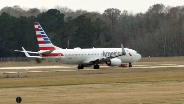 Boeing 737-800 (N854NN)