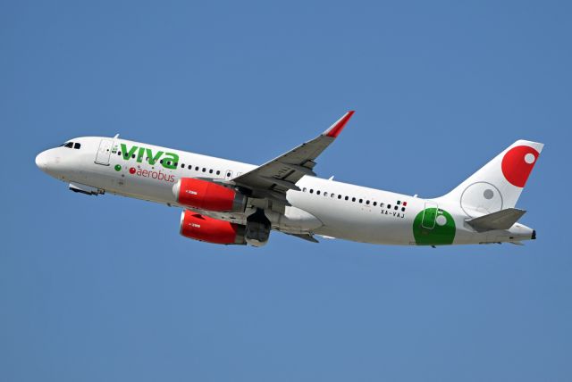 Airbus A320 (XA-VAJ)