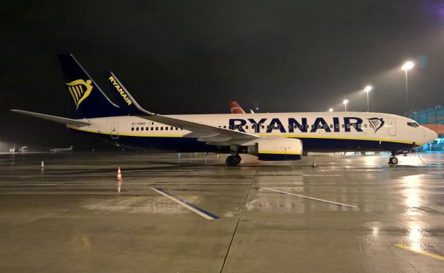 Boeing 737-800 (EI-DWD)