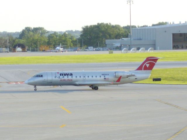 N8914A — - Taxiing at Des Moines,Iowa.