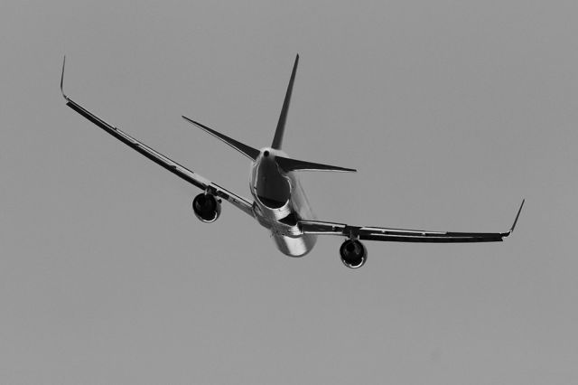 Boeing 737-700 — - First photo after arriving at ATL to shoot some morning photos. Didn't get a chance to see tail number or even airline, but I think it's a cool photo. Questions about this photo can be sent to Info@FlewShots.com