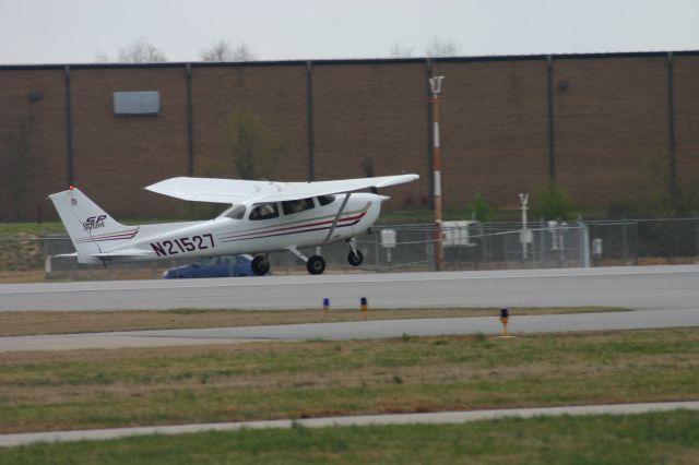 Cessna Skyhawk (N21527)