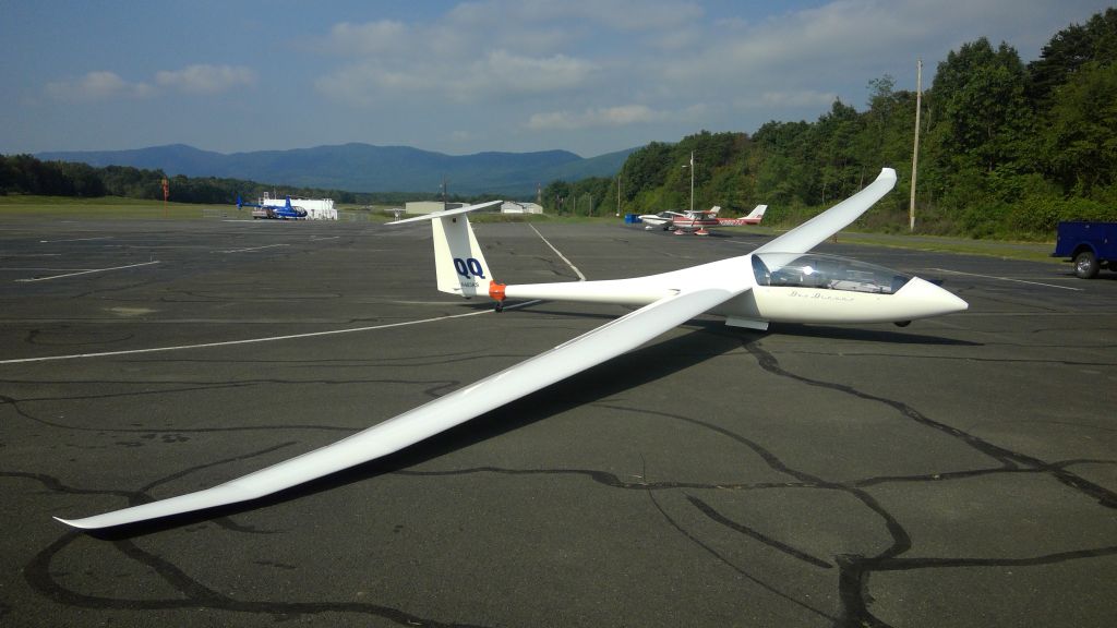 N483KS — - Schempp-Hirth Duo Discus. 44:1 glide ratio