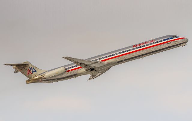 McDonnell Douglas MD-83 (N983TW) - NICE to still see the old livery on this classic American bird. Climbing off runway 24R bound for Dallas-Fort Worth