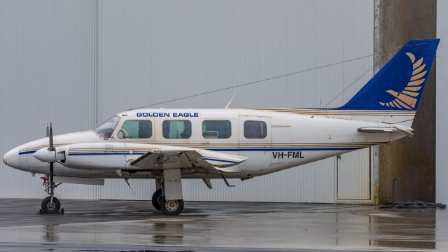 Piper Navajo (VH-FML)