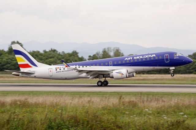 Embraer ERJ-190 (ER-ECB)