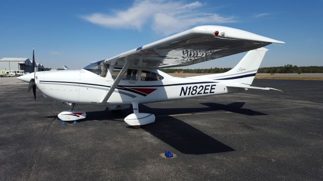 Cessna Skylane (N182EE)