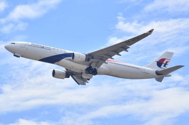 Airbus A330-300 (9M-MTH)