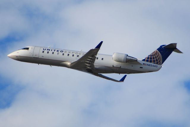 Canadair Regional Jet CRJ-200 (N824AS)