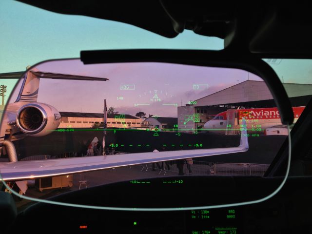 N450G — - Gulfstream G450 HUD at Labace 2012