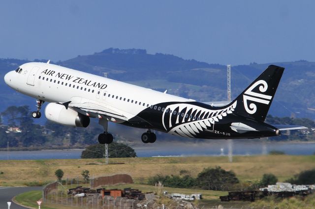 Airbus A320 (ZK-OJQ)