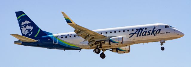 Embraer 175 (N629QX)