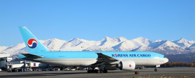 Boeing 777-200 (HL8076)