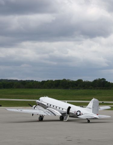 Douglas DC-3 (N47E)