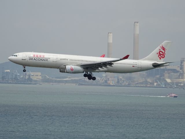 Airbus A330-300 (B-HLB)