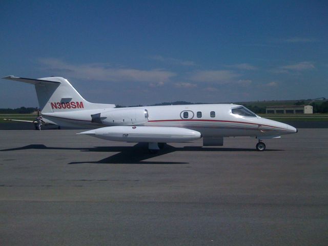 Learjet 24 (N308SM)