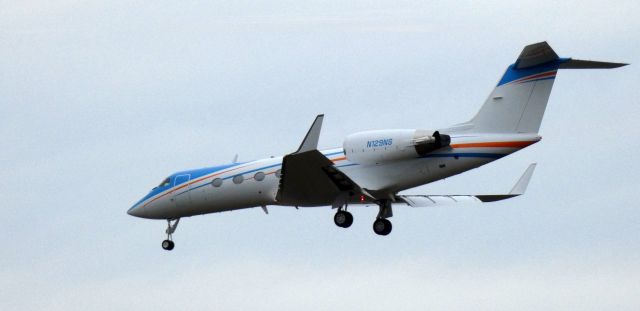 Gulfstream Aerospace Gulfstream IV (N129NS) - On short final is this 1995 Gulfstream IV-SP in the Winter of 2023.