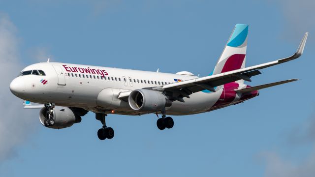 Airbus A320 (D-AEWF)