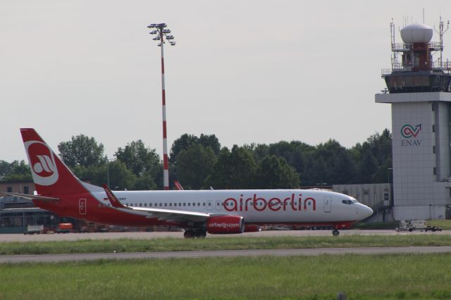 Boeing 737-700 (D-ABMP) - TAXING TO RUNWAY 36 AT MILANO LINATE 18-06-16