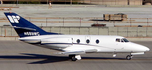 Dassault Falcon 10 (N689WC)