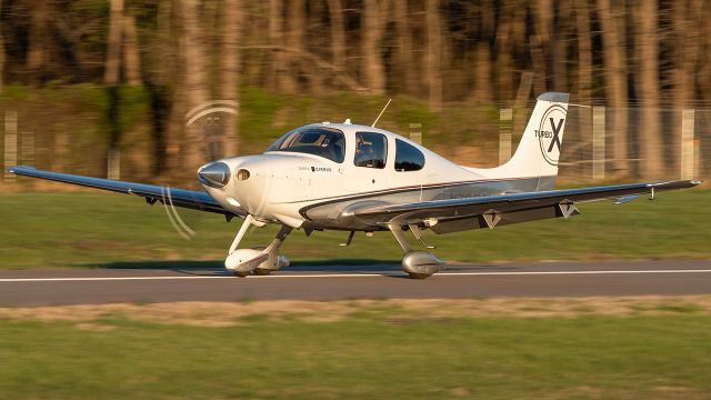 Cirrus SR-22 (N792PG) - N792PG touching down on College Park Airport's runway 33 after a flight from White Plains 