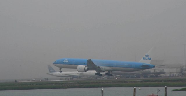 BOEING 777-300ER (PH-BVB) - Landed right before thunderstorms hit the Boston area. THis was a diversion from JFK due to weather.