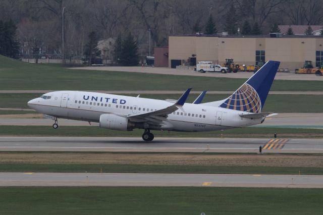 Boeing 737-700 (N23707)