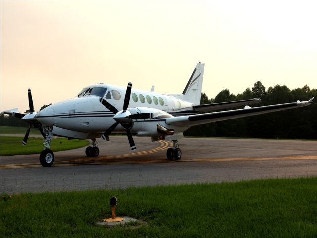 Beechcraft King Air 100 (N311CM)