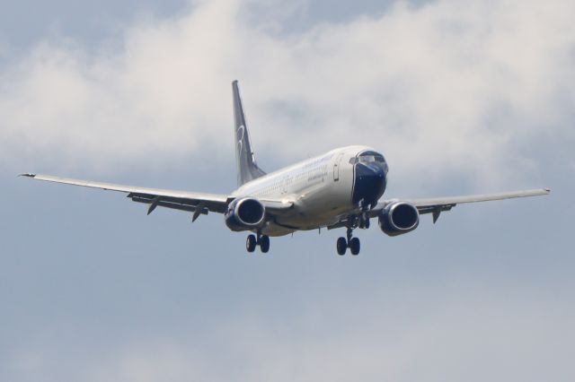 Boeing 737-800 (EK-SHD)
