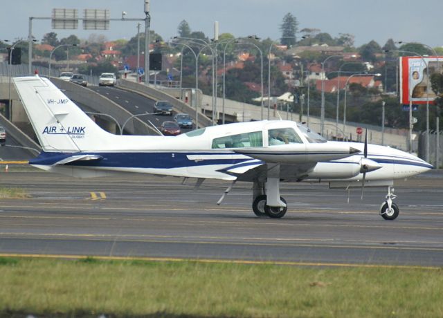 Cessna 310 (VH-JMP)