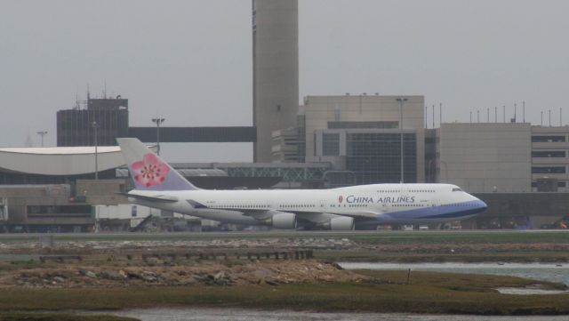 Boeing 747-400 (B-18211)