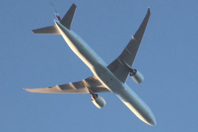 Boeing 777-200 (C-FNNU) - C-FNNU Boeing B-777 332 AC892 De Montréal YUL. Vers Rome FCO. Altitude 4853 Mètres. Vitesse 678 KM/H. Survolant la ville de Lavaltrie QC. Le 27-04-2025 à 19:33.