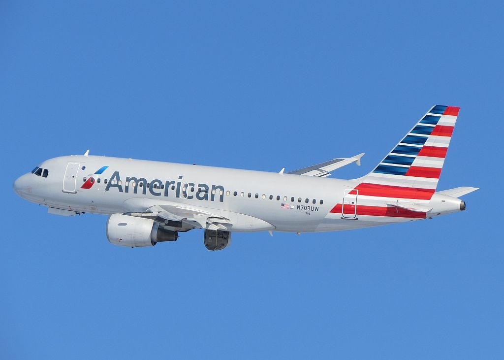 Airbus A319 (N703UW)