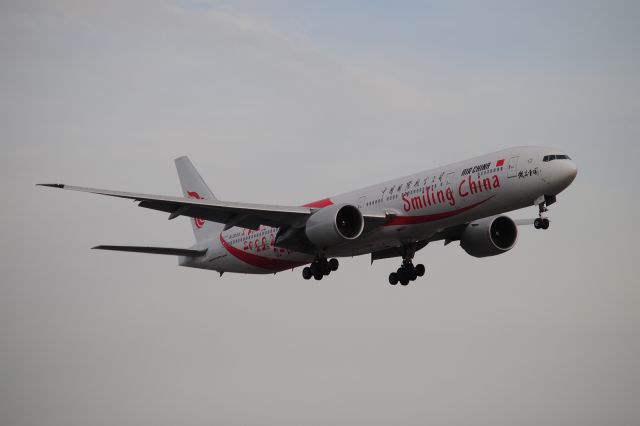 BOEING 777-300ER (B-2035) - SPECIAL "SMILING CHINA/FACES"  c/s.