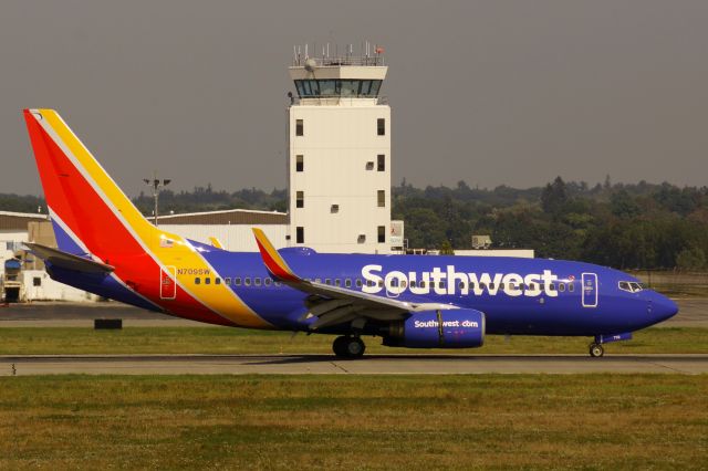 Boeing 737-700 (N709SW)