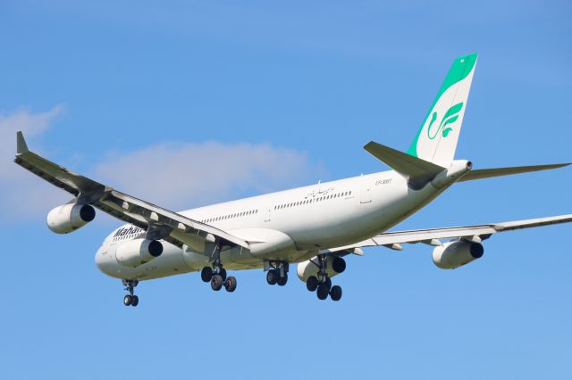 Airbus A340-300 (EP-MMT)