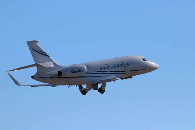 Dassault Falcon 2000 (N888WL)