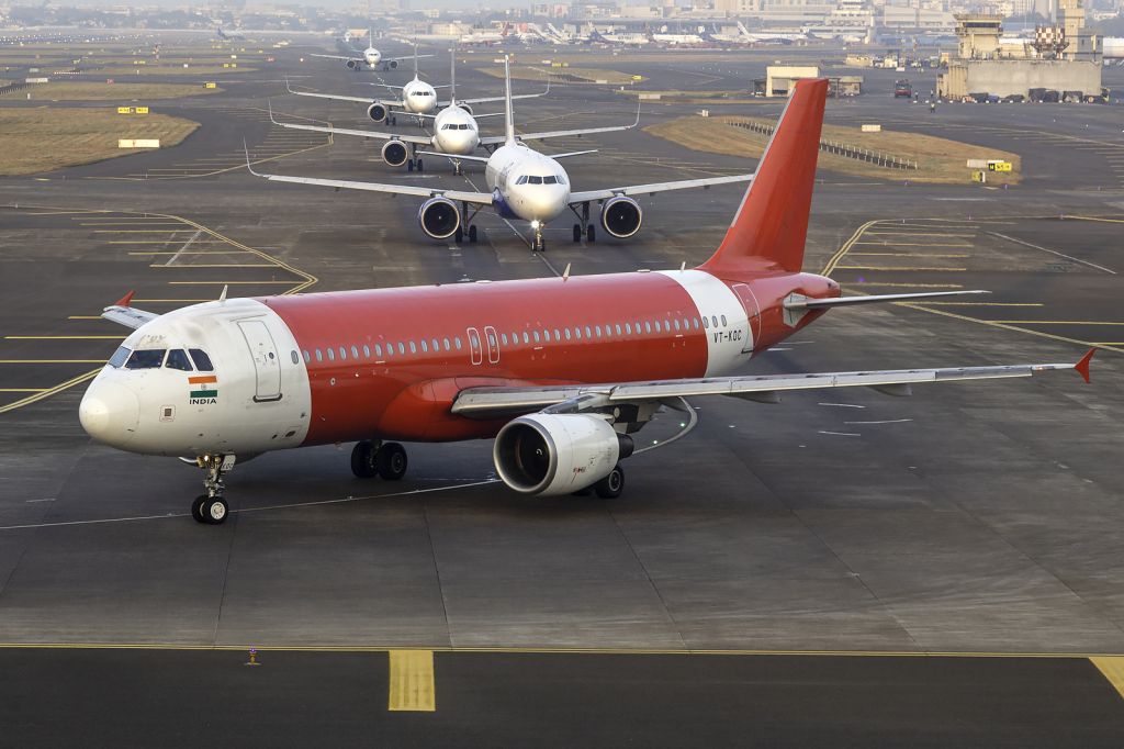 Airbus A320 (VT-KOC) - Line up at Mumbai Airport