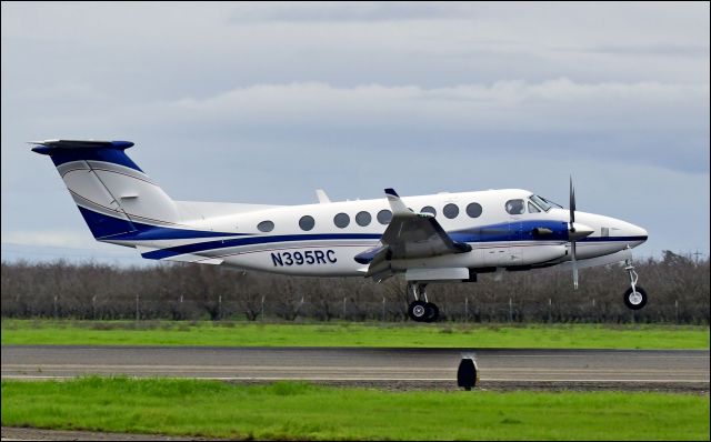 Beechcraft Super King Air 350 (N395RC) - WINGSPAN 7 landing at Merced, runway three-zero