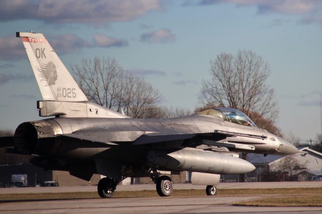 Lockheed F-16 Fighting Falcon (AFR89025) - On the taxi to runway 36 for National Anthem Green Bay Packer Game Fly-Over.br /br /On a Sunday late afternoon late November. 