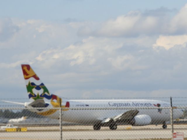 BOEING 737-400 (VP-CKZ)
