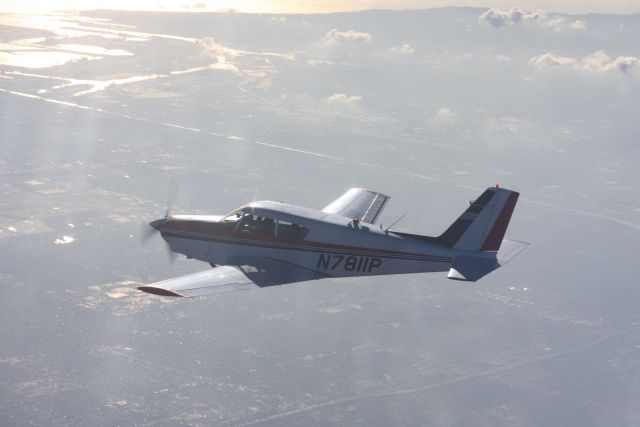 Piper PA-24 Comanche (N7811P)