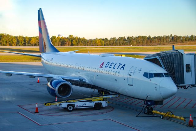 Boeing 737-800 (N372DA) - Our first trip on a 737-800!  The second one delivered to Delta back in 1998.  10/17/20.